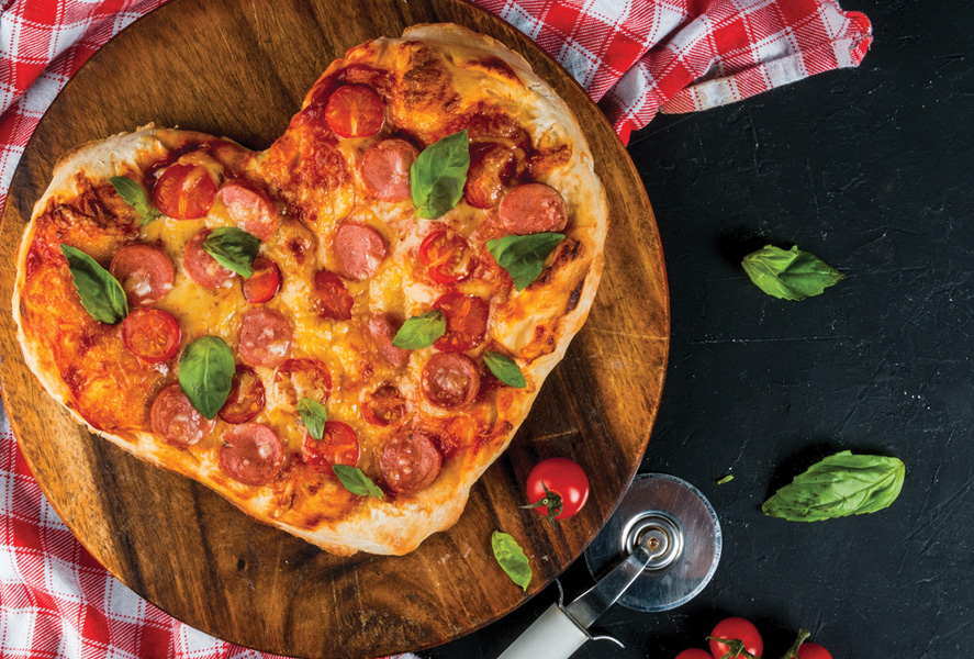 Heart shaped pizza / Valentine's Day / Postcards / Postallove