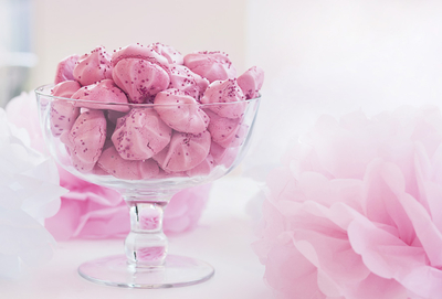 Pink meringues