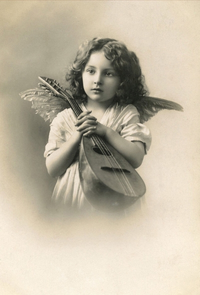 Putto with mandolin