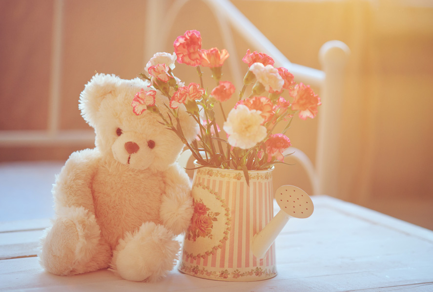 cute teddy bear with flowers