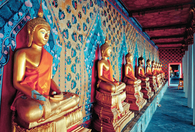 Golden statues of Buddha 