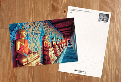 Golden statues of Buddha 